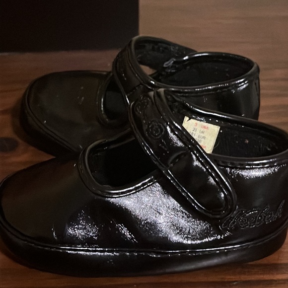 Weebok black patent Velcro, Maryjanes, size 3 - Picture 4 of 5